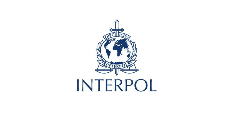 L'opération 'Jackal' d'Interpol a ciblé les groupes mafieux en Afrique de l'Ouest, résultant en plus de 2 millions d'euros saisis, 103 arrestations, et 200 comptes bloqués.