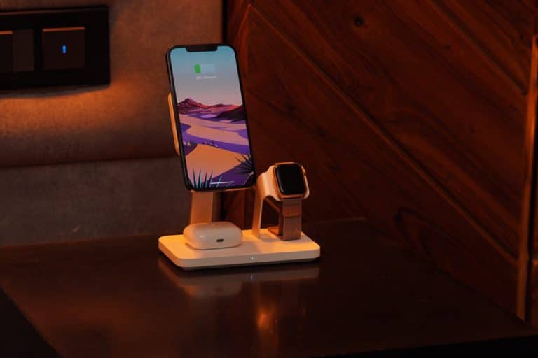 Coup de tonnerre dans le monde des accessoires connectés ! Apple vient de prendre une décision radicale concernant les futurs chargeurs pour Apple Watch.