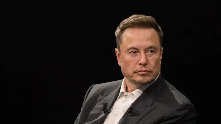 Elon Musk et X Corp engagent une action en justice contre la Californie, contestant la légalité de la loi AB 587.